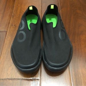 OOFOS OOmg eeZee Low Unisex Sz 8.5 Black Slip on Recovery Comfort Shoes